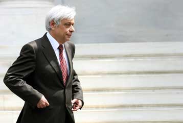 Στο συνέδριο της ΕΝΑΕ το «στίγμα» της κυβέρνησης για τη διοικητική μεταρρύθμιση