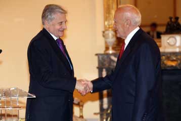 Να μην βαρύνει μόνο τους πολίτες η πιστωτική κρίση τονίζει ο Πρόεδρος της Δημοκρατίας