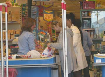 Έως 168% ακριβότερα αγοράζουν οι Έλληνες, σε σύγκριση με Γερμανούς και Ολλανδούς