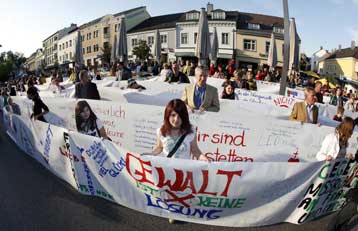 Παρατείνεται η περίοδος προφυλάκισης του Αυστριακού πατέρα-αιμομίκτη