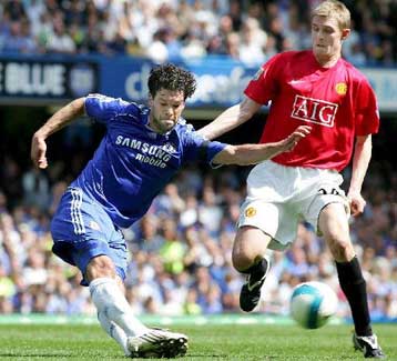 Σώμα με σώμα η μάχη της Μάντσεστερ με την Τέλσι για τον τίτλο