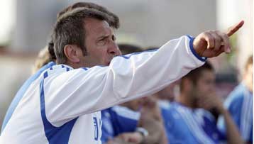 Στο τιμόνι της Εθνικής Ελπίδων ο Νιόπλιας ως το 2010