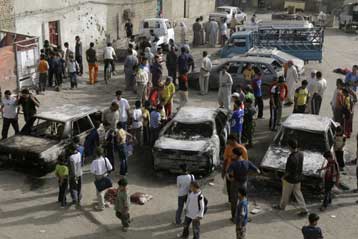 Νέα υπόσχεση εκεχειρίας από τον Σαντρ, ενώ σφυροκοπείται το προπύργιό του