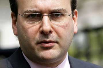 Την είσοδο στρατηγικού επενδυτή στις ταχυμεταφορές των ΕΛΤΑ προαναγγέλει ο Κ.Χατζηδάκης