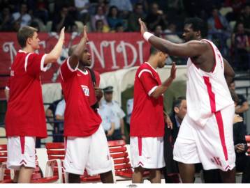 Με ασφυκτική άμυνα στο πρώτο ημίχρονο, ο Ολυμπιακός 87-61 το Μαρούσι