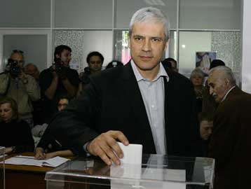 Κρίσιμη εκλογική αναμέτρηση στη Σερβία, με κάλπες και στο Κόσοβο