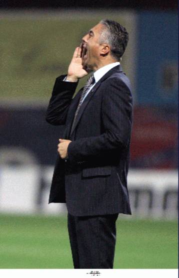 Παράπονα του Κωστένογλου από τη διαιτησία και του Λίνεν για τους παίκτες του