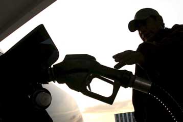 Σταθερά πάνω από τα 124 δολάρια το βαρέλι οι τιμές του πετρελαίου