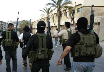 Εύθραυστη ηρεμία στη Βηρυτό – Μάχες με έναν νεκρό στην Τρίπολη του Λιβάνου