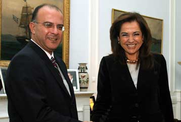 Επαφές Καρογιάν με την πολιτειακή και την πολιτική ηγεσία