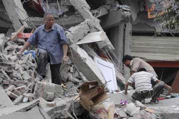 Εφιάλτης στην Κίνα με χιλιάδες νεκρούς από σφοδρό χτύπημα του Εγκέλαδου