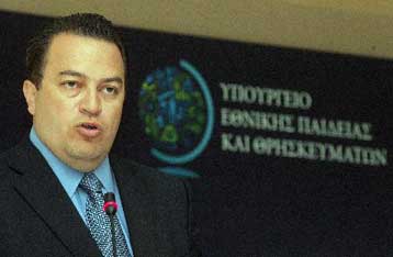 Πλήρης κυβερνητική κάλυψη στις δηλώσεις του υπουργού Παιδείας για τα πανεπιστήμια