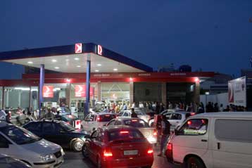 Στα 1,176 ευρώ το λίτρο η τιμή της αμόλυβδης βενζίνης σύμφωνα με το ΥΠΑΝ