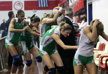 Νίκη μετ επεισοδίων του Παναθηναϊκού στου Ρέντη και πλεονέκτημα τίτλου