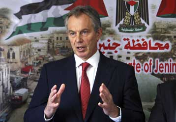 Το Ισραήλ υπόσχεται να μειώσει τους περιορισμούς στη Δυτική Όχθη, λέει ο Μπλερ