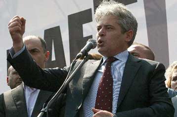 Συγκέντρωση διαμαρτυρίας στο Τέτοβο για την ένοπλη επίθεση κατά του Αλί Αχμέτι