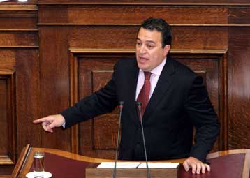 Κόντρα για τo άρθρο 16 στη συζήτηση για τη συνταγματική αναθεώρηση