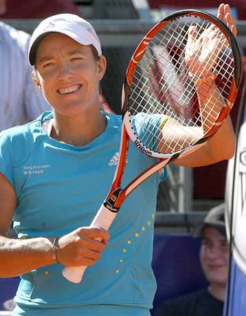 Την αποχώρησή της από την ενεργό δράση ανακοίνωσε η Ενέν