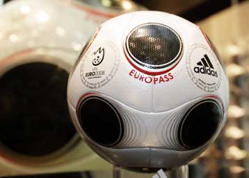 O Πιτούρκα ανακοίνωσε τους 26 της Ρουμανίας για το EURO 2008