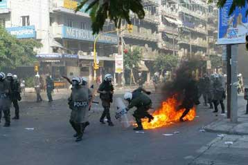 Ποινές με αναστολή σε δύο άτομα για συμμετοχή στα επεισόδια στη Σύνοδο Κορυφής του 2003