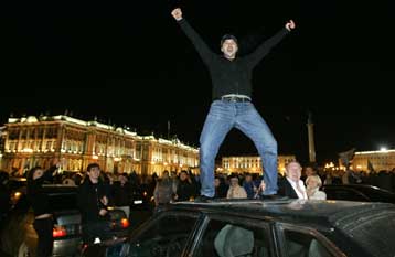 Επεισόδια μετά τη λήξη του τελικού με έναν οπαδό της Ζενίτ να δέχεται μαχαιριά