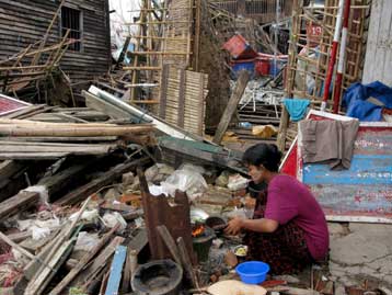 Νέο Σύνταγμα ενέκρινε η Μιανμάρ την ώρα που η χώρα θρηνεί θύματα από τον κυκλώνα