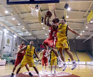 Ο Ολυμπιακός με νίκη πάει τελικό, το Μαρούσι παραμένει «ζωναντό»