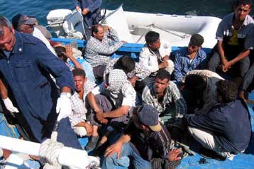 Ο Καντάφι κατηγορεί την Ευρώπη ότι «σκοτώνει» μετανάστες στη Μεσόγειο