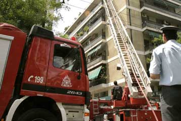 Ζημιές εκατομμυρίων ευρώ από πυρκαγιά στο κέντρο του Βόλου