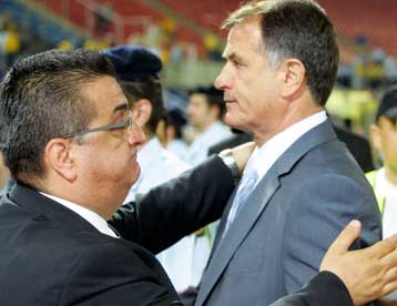 Παίζετε με το κεφάλι μου, λέει ο Μπάγεβιτς σχετικά με την «πράσινη» φιλολογία