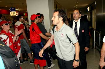 Η επιστροφή των νταμπλούχων σε κλίμα γιορτής