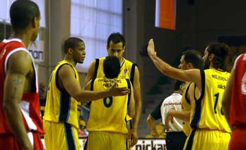 Το Μαρούσι νίκησε τον Ολυμπιακό και πάει στο ΣΕΦ με φόντο τους τελικούς