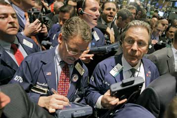 Ανοδική πορεία για την Γουόλ Στριτ και την Ευρώπη στο άνοιγμα της εβδομάδας