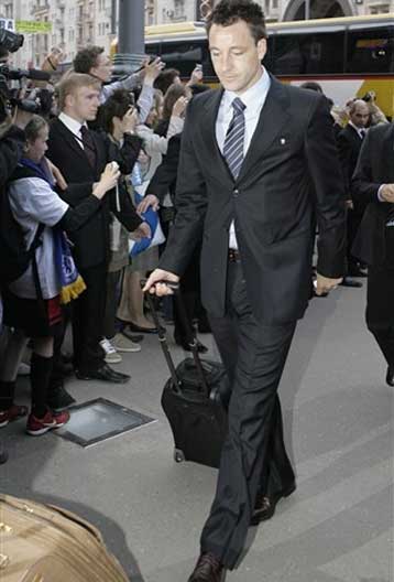 Ο χλοοτάπητας του «Λουζνίκι» τρομάζει την UEFA πριν τον τελικό