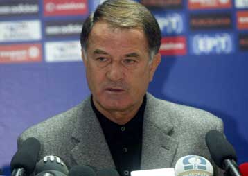 To ραντεβού, η συνέντευξη Τύπου και η πολυμετοχικότητα