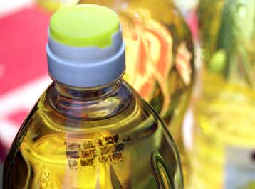 Υπεραμύνεται των χειρισμών στο θέμα του ηλιελαίου ο παραιτηθείς πρόεδρος του ΕΦΕΤ