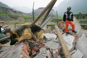 Ελάχιστες οι ελπίδες για ανεύρεση επιζώντων στην Κίνα