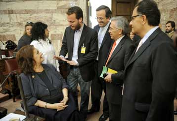 Συγκινητική επανεμφάνιση στη Βουλή έκανε η Μαριέττα Γιαννάκου