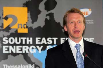 Στo ΝΑΤΟ παραπέμπει Αμερικανός πρέσβης για τον Αη Στράτη – Ένταση στη Βουλή