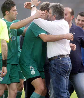 Ο Θρασύβουλος «έπιασε» τον Πανσερραϊκό στην κορυφή, ξανά στο παιχνίδι ο Ιωνικός