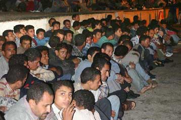 Σκληρά μέτρα κατά των παράνομων μεταναστών από τον Μπερλουσκόνι