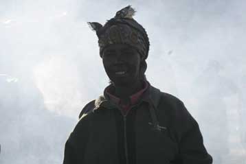 Οργισμένος όχλος έκαψε ζωντανούς 11 υπόπτους για μαγεία στην Κένυα