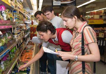 Έως 1.170 ευρώ το μηνιαίο κόστος ζωής για τη γενιά των 700 ευρώ