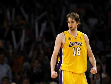 Με το δεξί οι Λέικερς στη μάχη με τους Σπερς για το εισιτήριο του τελικού