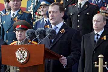 Πρώτη προειδοποίηση Μεντβέντεφ προς ΗΠΑ για την αντιπυραυλική ασπίδα