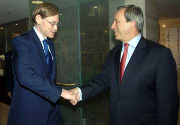 Αναγκαίος ο συντονισμός για την αντιμετώπιση της κρίσης, λένε Αλογοσκούφης και Στρος-Καν