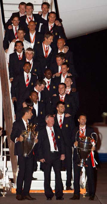 Η Μάντσεστερ επέστρεψε θριαμβεύτρια αλλά μάλλον δεν θα κάνει τον γύρο της πόλης