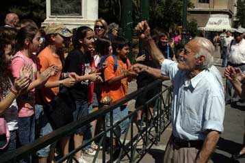 Ένταση και λιποθυμίες σε πορεία των συνταξιούχων στην Αθήνα