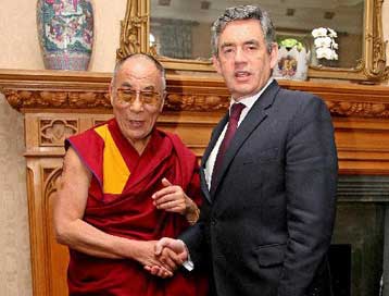 Συνάντηση Μπράουν- Δαλάι Λάμα, αλλά όχι στη Ντάουνινγκ Στριτ