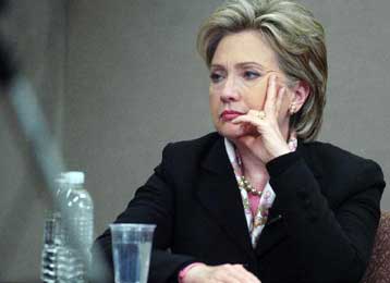 Νέο ατόπημα αναγκάζει τη Χίλαρι Κλίντον να ζητήσει δημόσια συγγνώμη